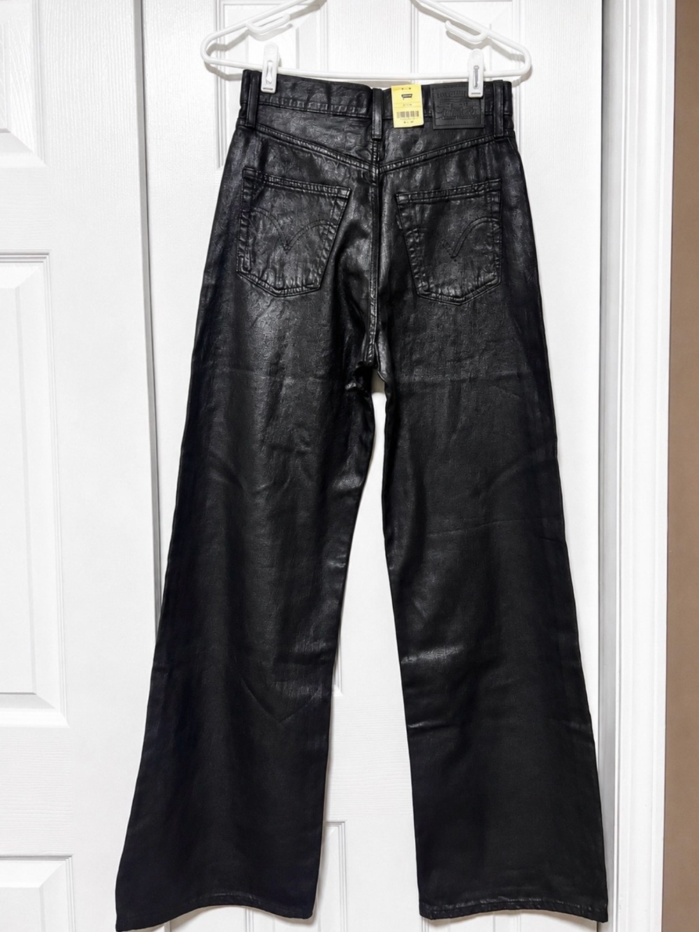 Levi’s Premium Ribcage Wide Leg Black Coated Shimmer Jeans NWT 26x32 - Picture 2 of 6